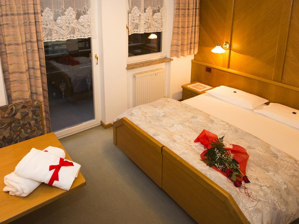 Residence Cirelle Suite & Spa Canazei Room photo